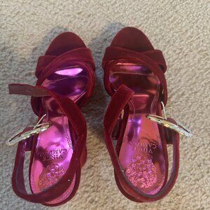 Vince Camuto size 7 1/2   /38